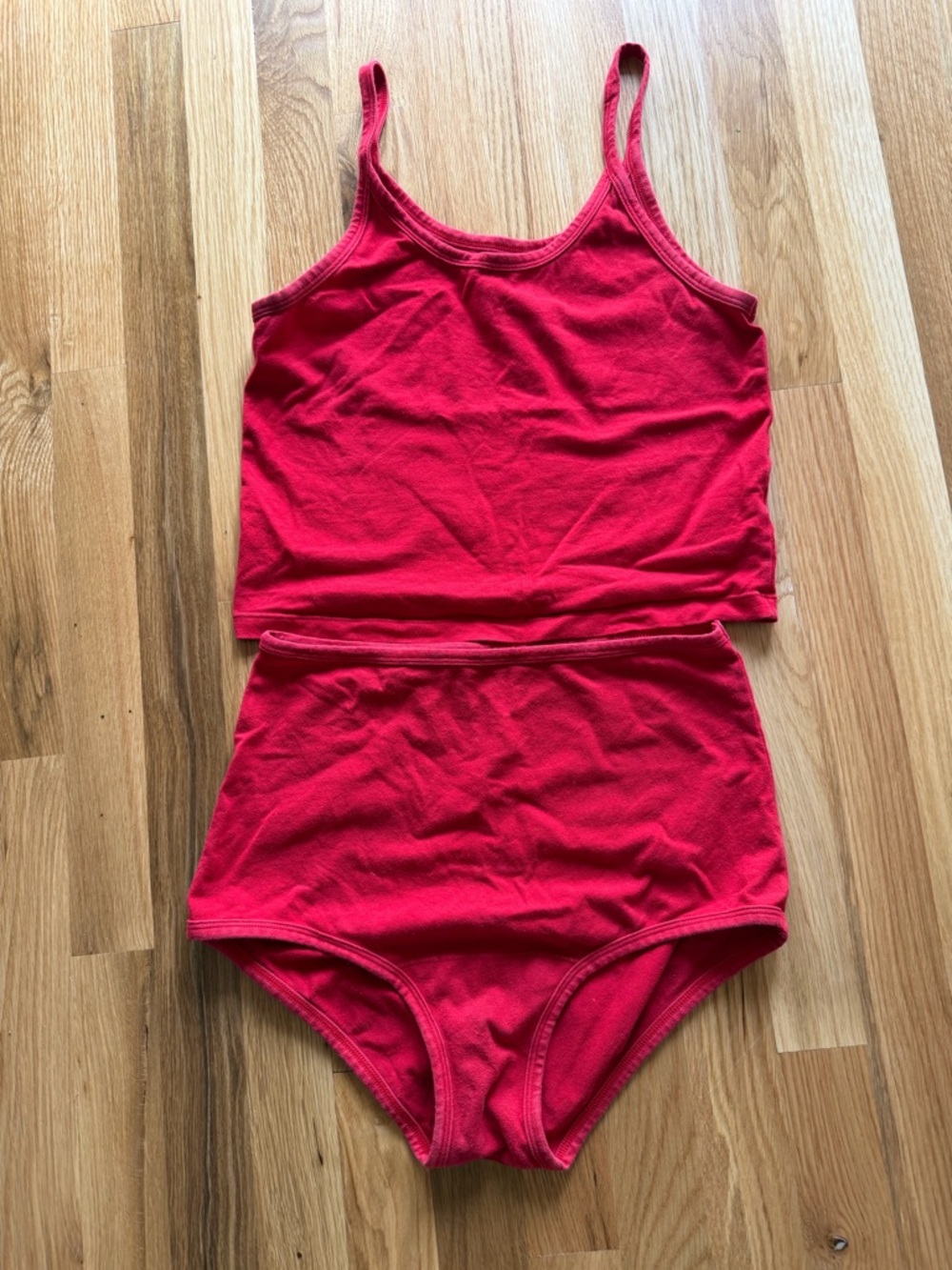 ARQ set RED top L high waisted bottom M